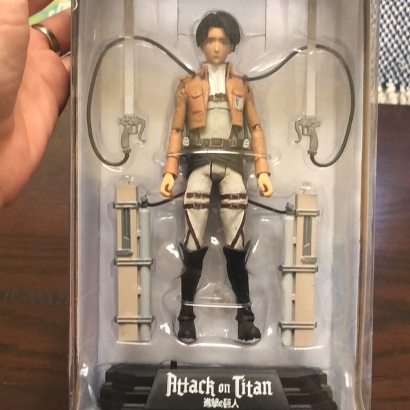 Attack on Titan Levi #47 collectible action figure - Picture 9 of 9